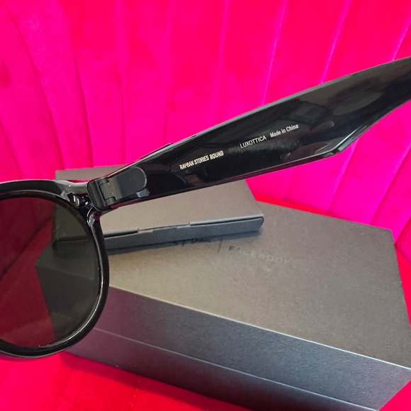 Ray-Ban Stories Round Smart Glasses – Shiny Black RW4003 - Picture 8 of 12